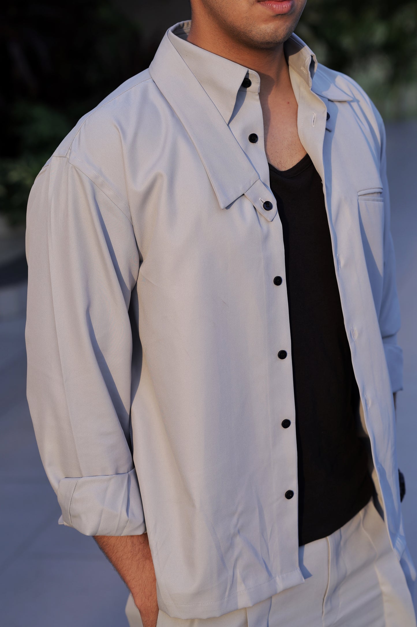 DETACH COLLAR SHIRT IN ASH BLUE