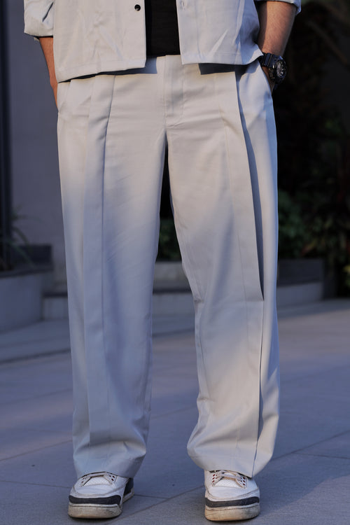 BASIC PLEATED PANTS IN ASH BLUE
